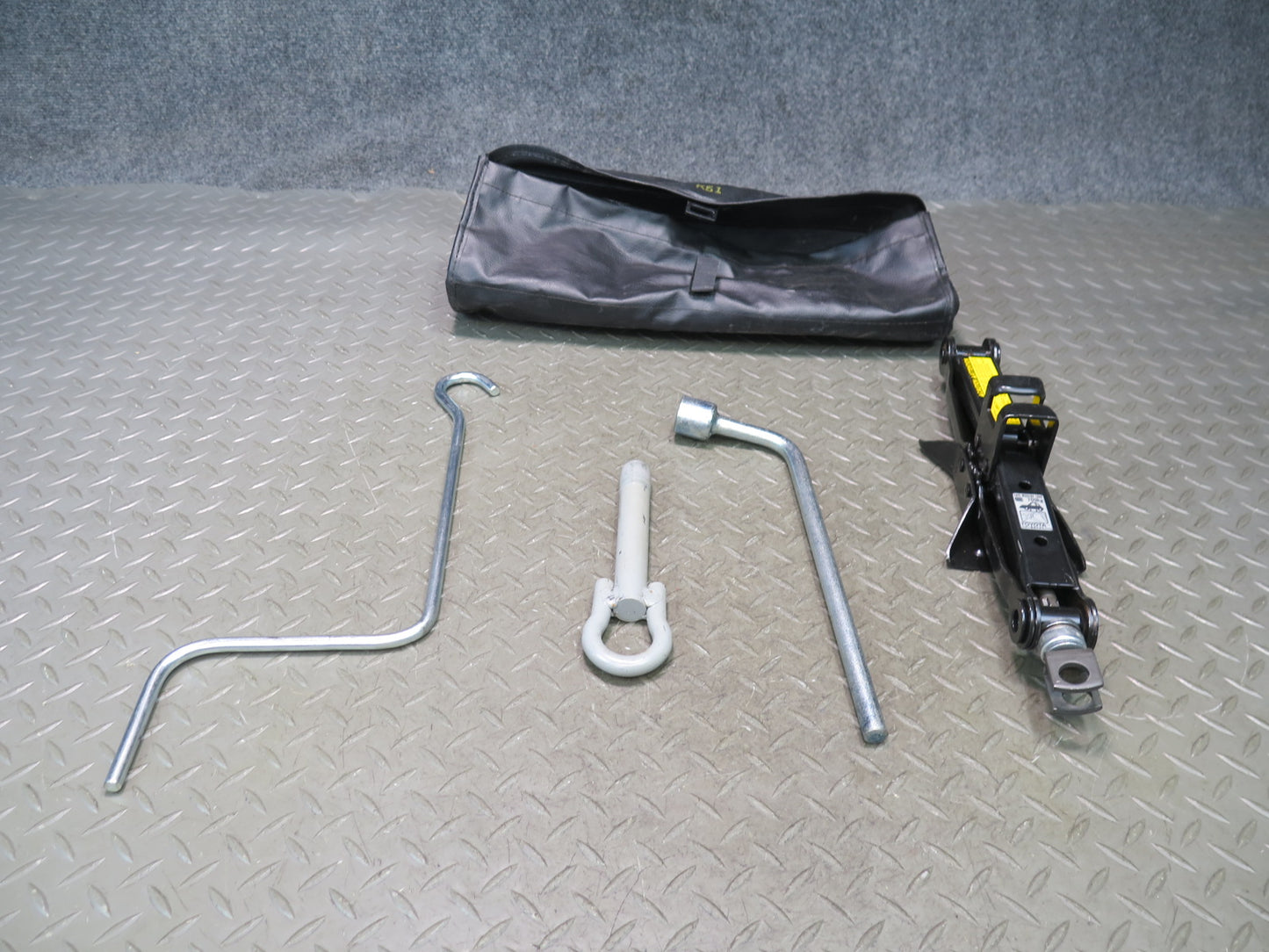00-05 Toyota MR2 Spyder ZZW30L Emergency Spare Tire Lift Jack Tools w Case OEM