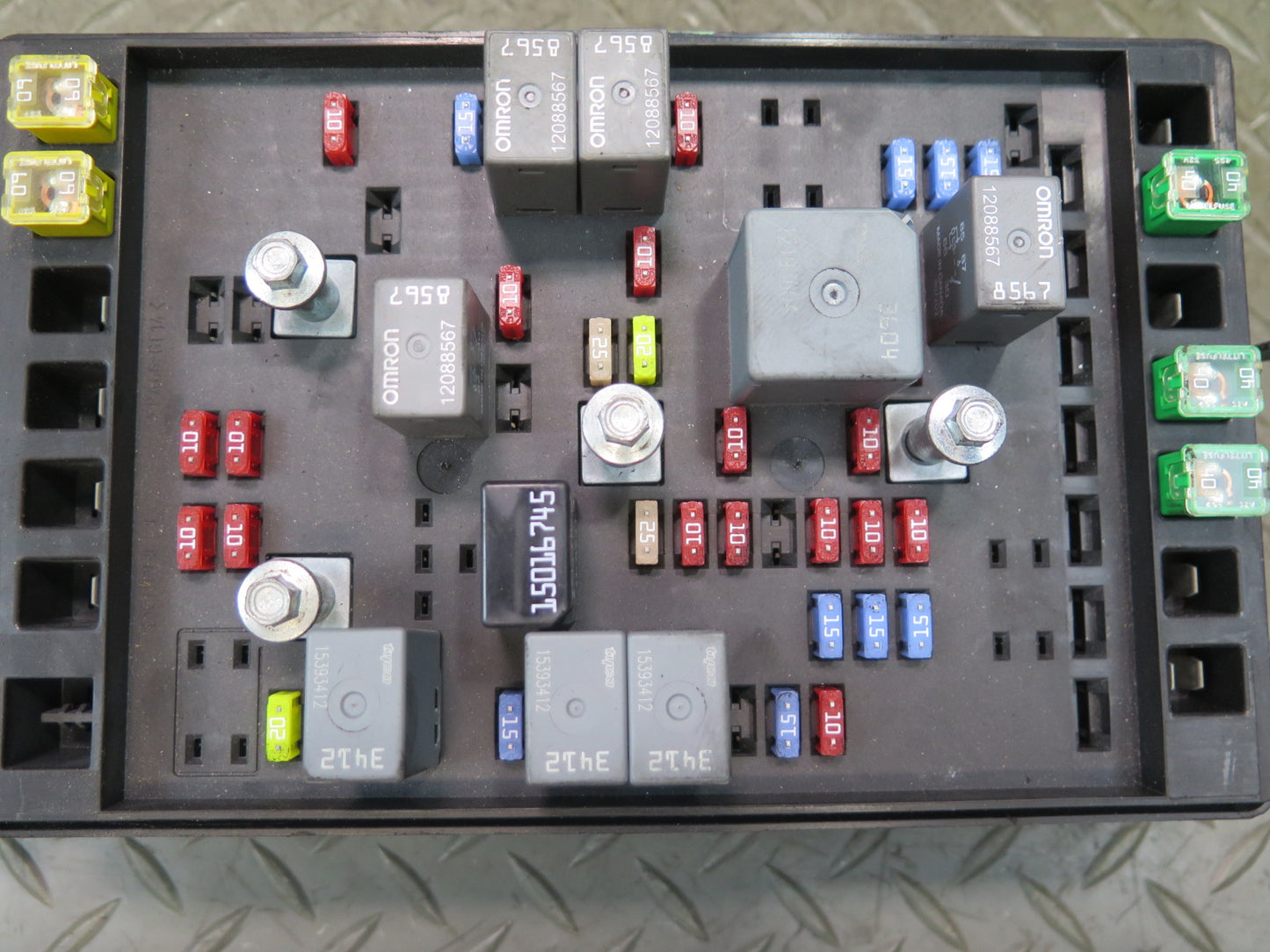 2004 Chevrolet SSR 5.3L Engine Fuse Box 15106508 OEM