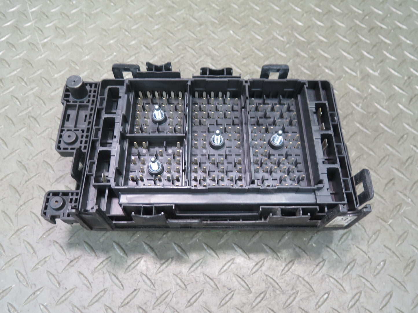 2004 Chevrolet SSR 5.3L Engine Fuse Box 15106508 OEM