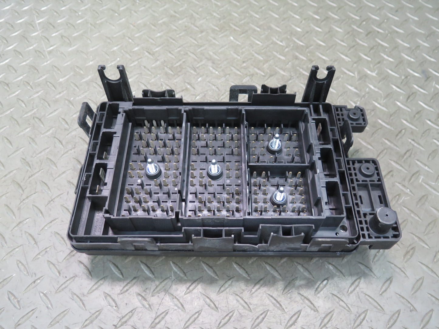 2004 Chevrolet SSR 5.3L Engine Fuse Box 15106508 OEM