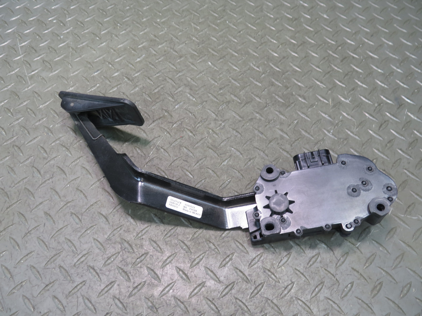 03-06 Chevrolet SSR A/T Accelerator Gas Pedal 15187573 OEM