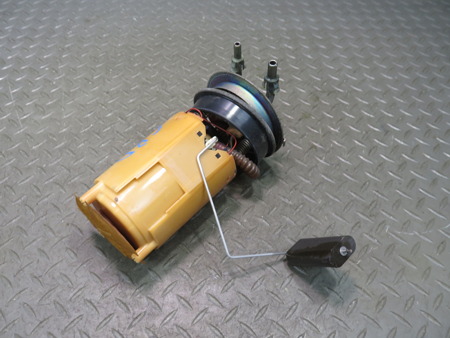 03-04 Chevrolet SSR 5.3L Fuel Gas Pump Sending Unit 15050444 OEM