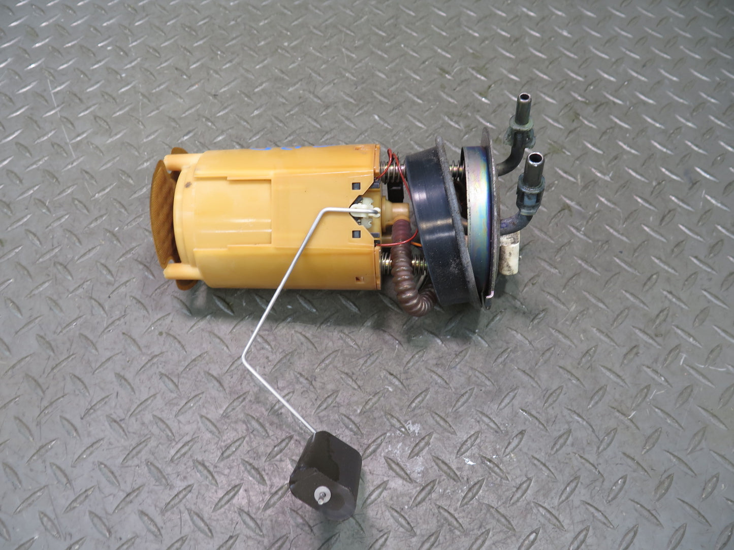 03-04 Chevrolet SSR 5.3L Fuel Gas Pump Sending Unit 15050444 OEM