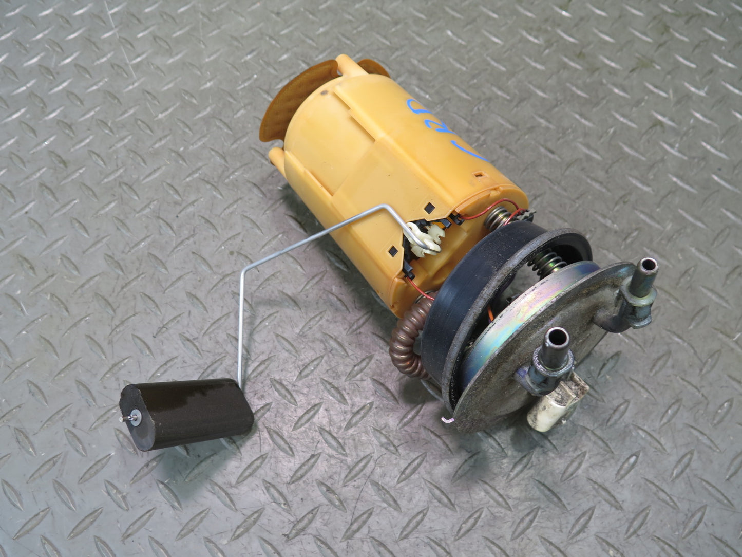03-04 Chevrolet SSR 5.3L Fuel Gas Pump Sending Unit 15050444 OEM