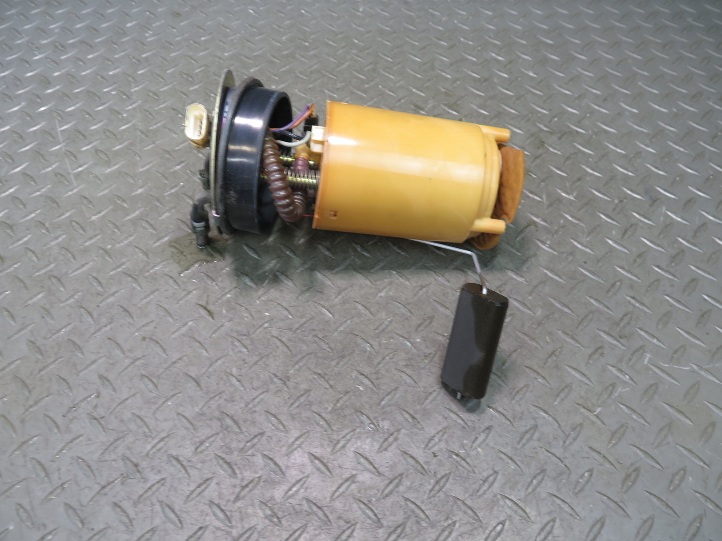 03-04 Chevrolet SSR 5.3L Fuel Gas Pump Sending Unit 15050444 OEM