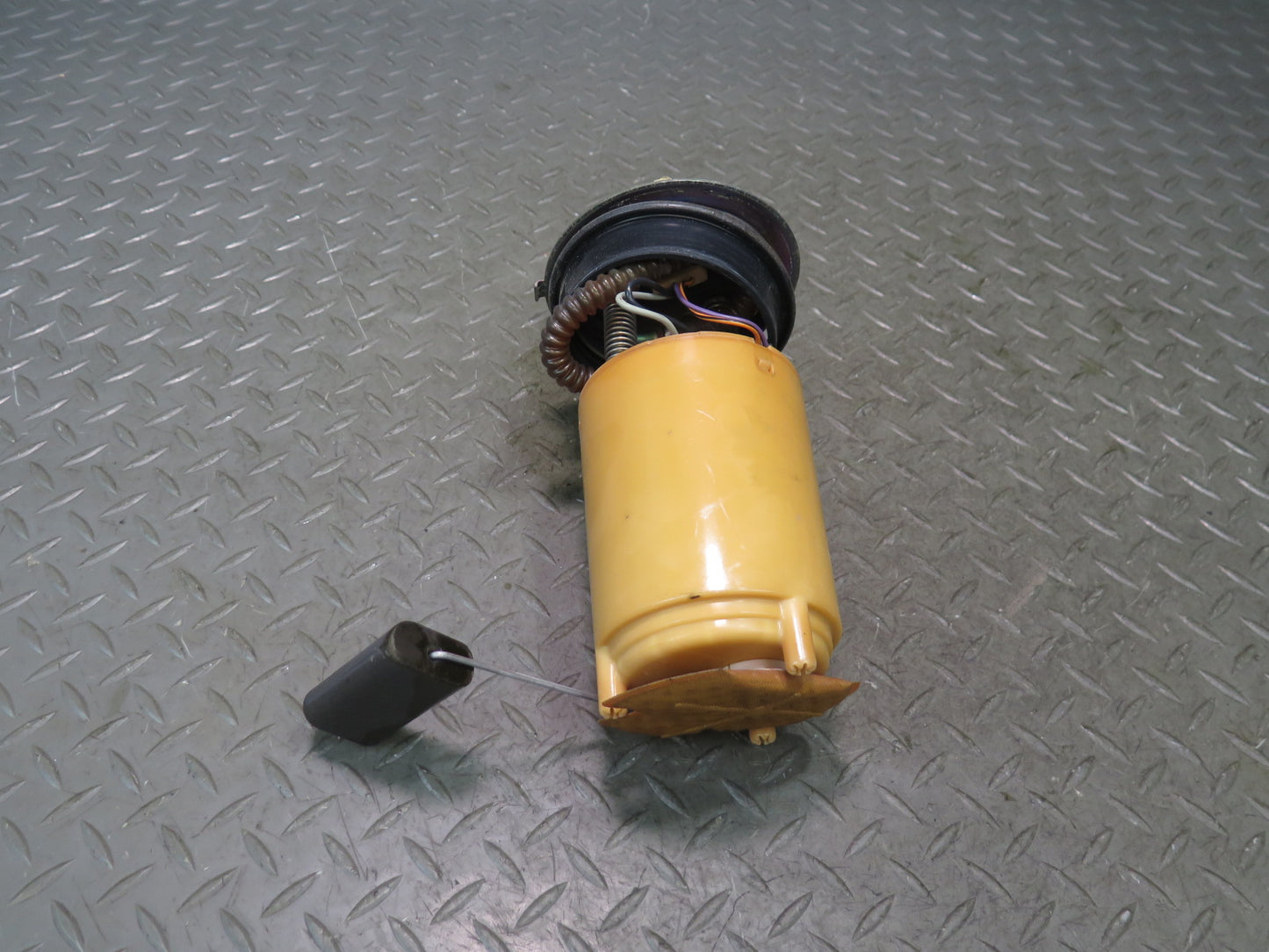 03-04 Chevrolet SSR 5.3L Fuel Gas Pump Sending Unit 15050444 OEM