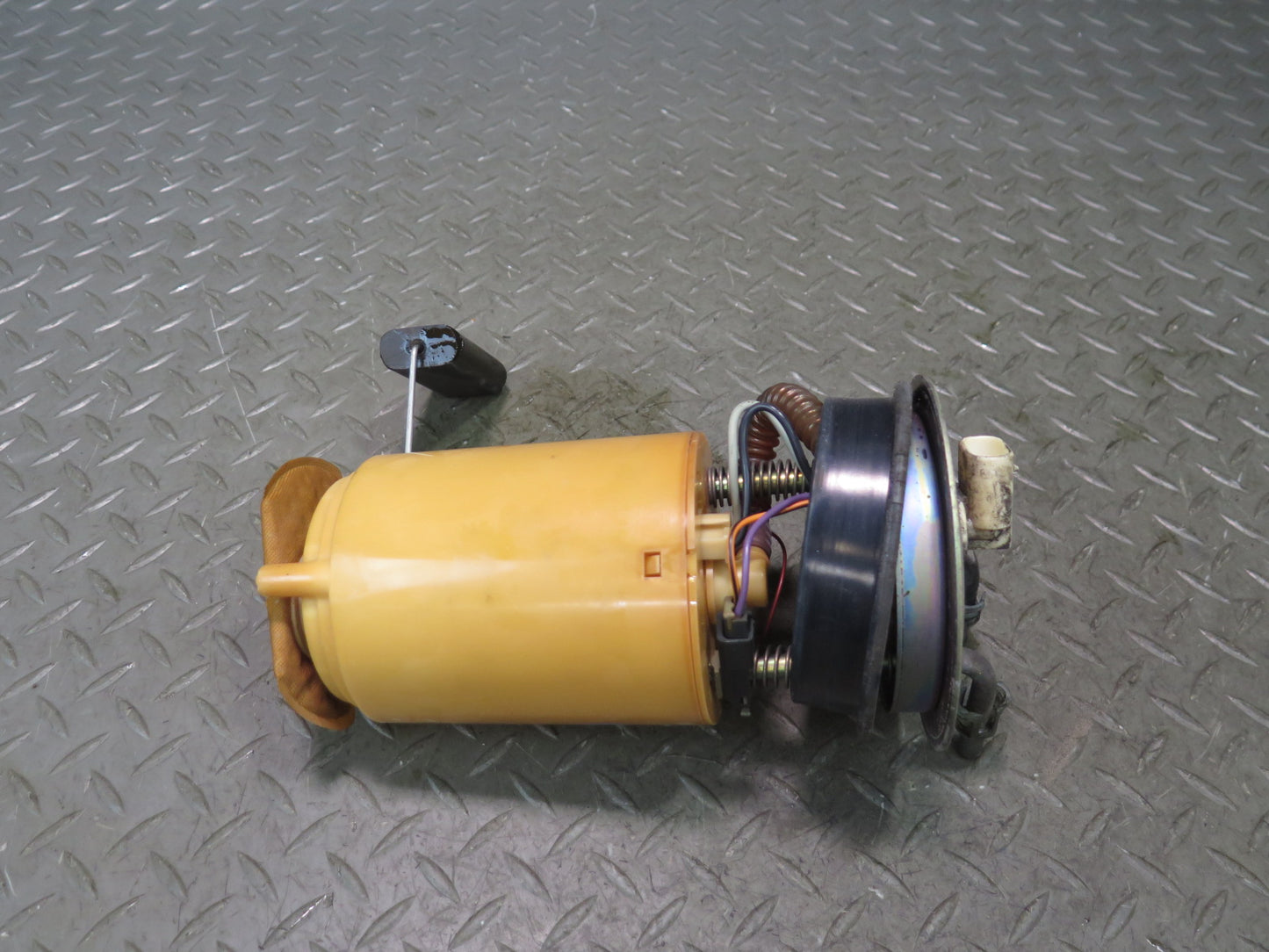 03-04 Chevrolet SSR 5.3L Fuel Gas Pump Sending Unit 15050444 OEM