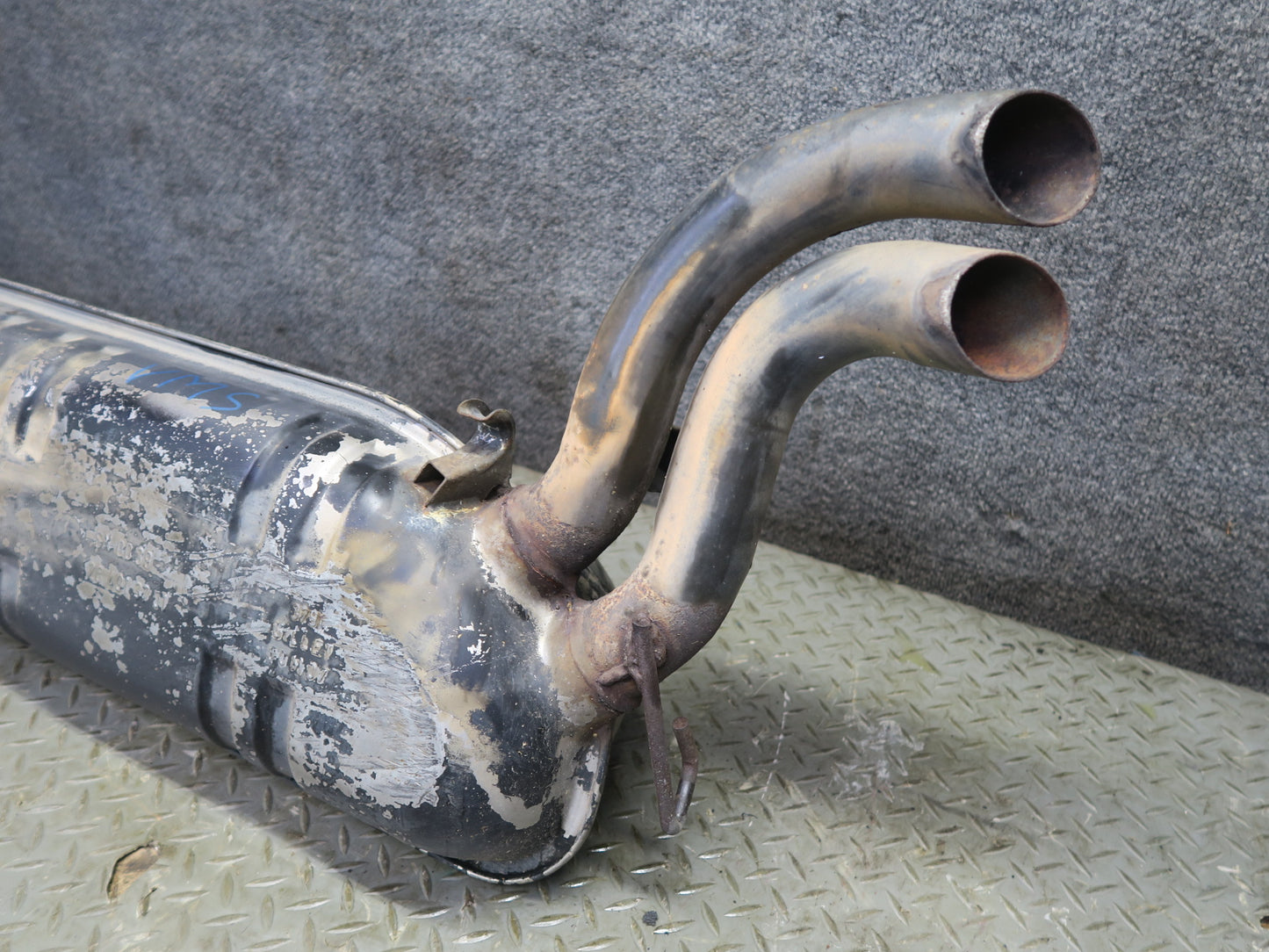 86-91 Mercedes W126 560SEL Sedan Rear Exhaust Muffler 1264913701 OEM