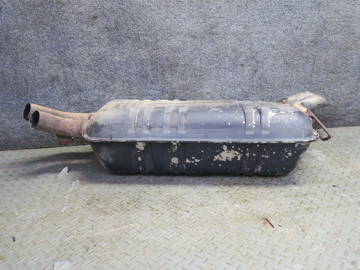 86-91 Mercedes W126 560SEL Sedan Rear Exhaust Muffler 1264913701 OEM