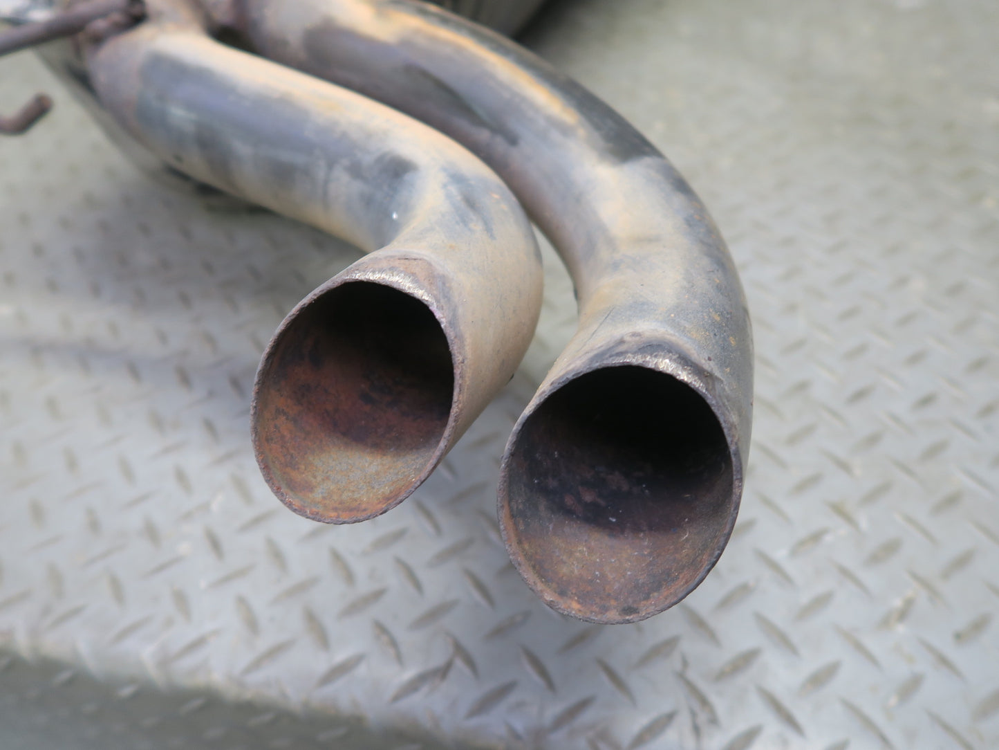 86-91 Mercedes W126 560SEL Sedan Rear Exhaust Muffler 1264913701 OEM