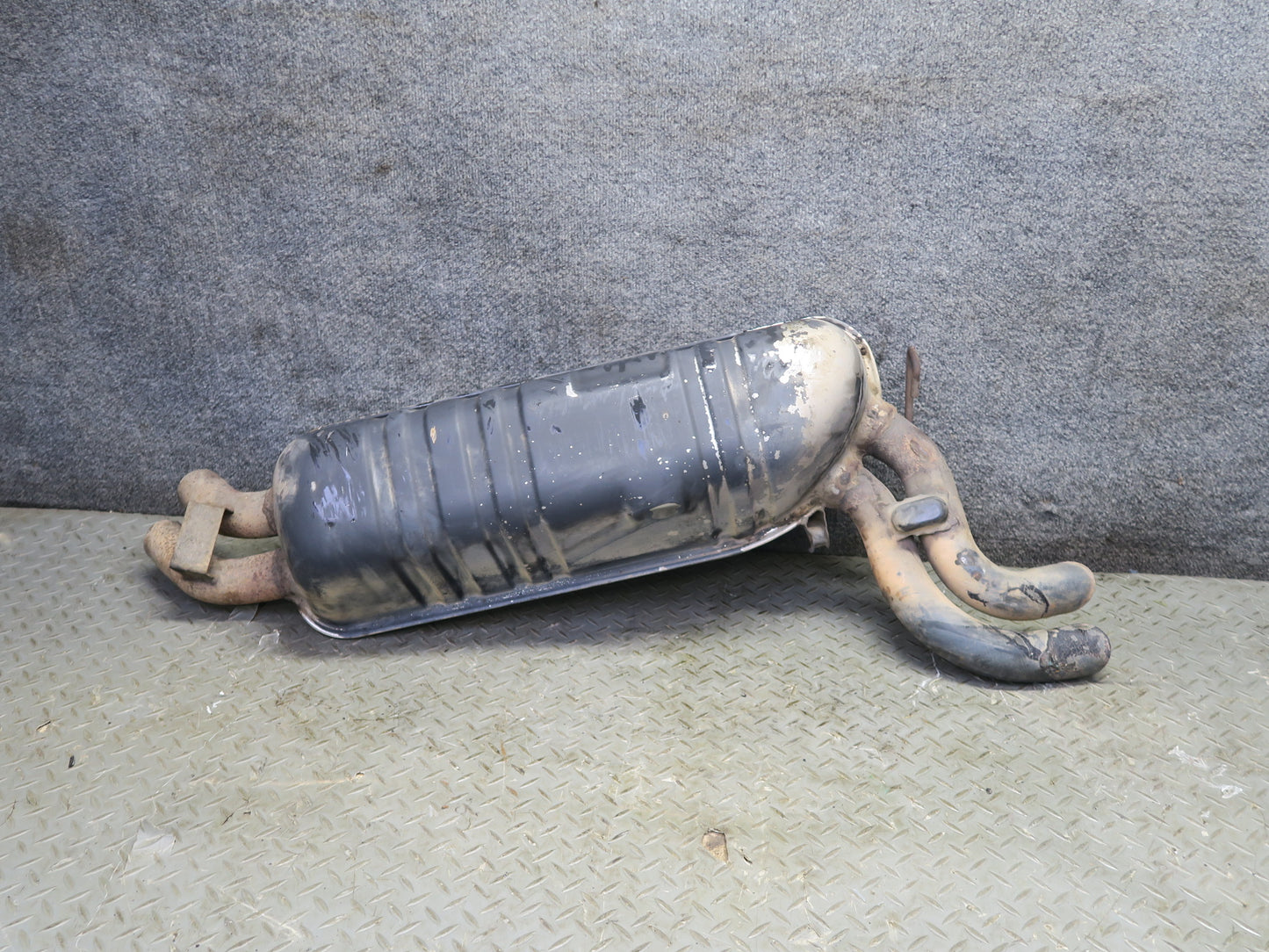 86-91 Mercedes W126 560SEL Sedan Rear Exhaust Muffler 1264913701 OEM