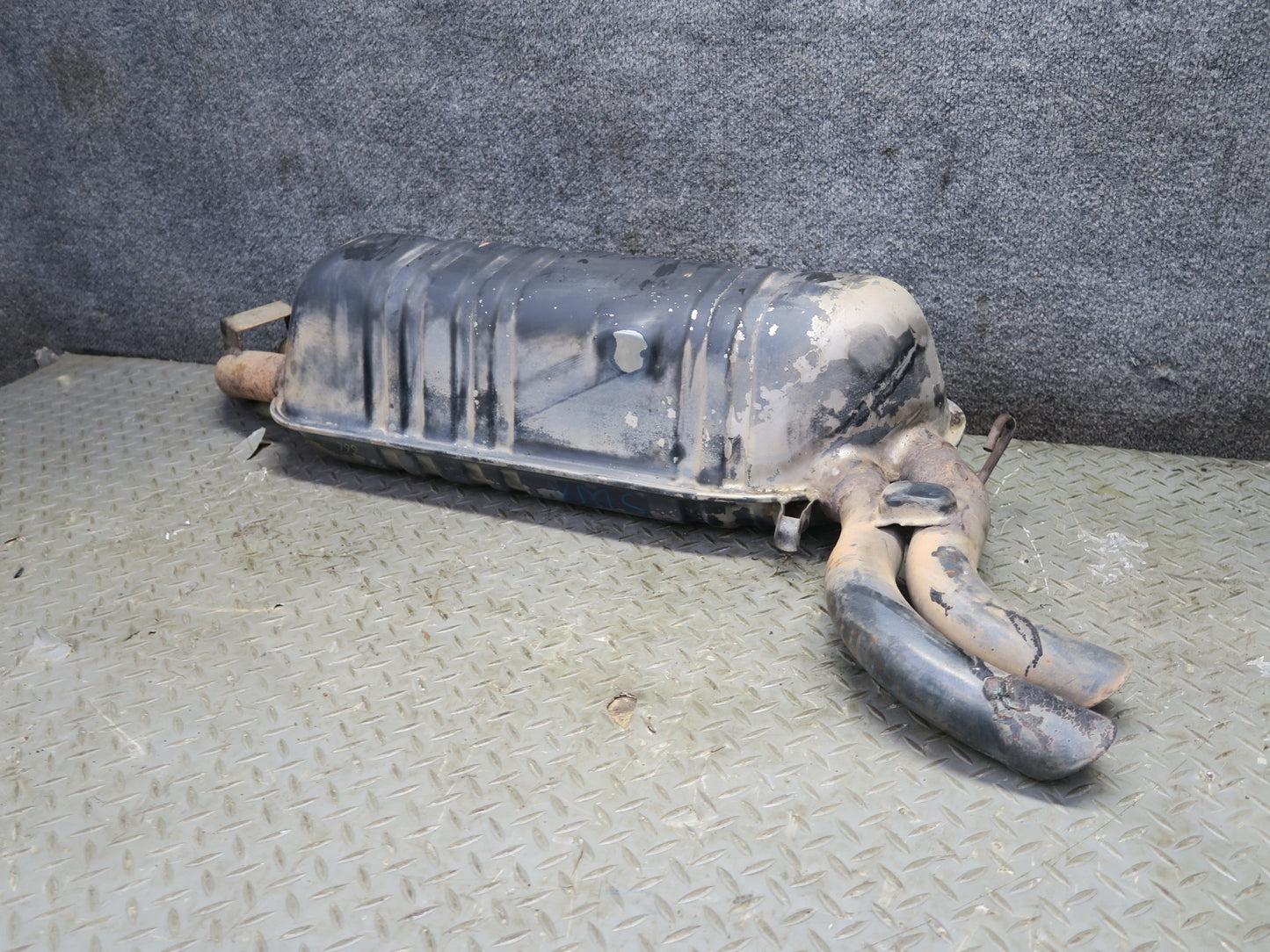 86-91 Mercedes W126 560SEL Sedan Rear Exhaust Muffler 1264913701 OEM