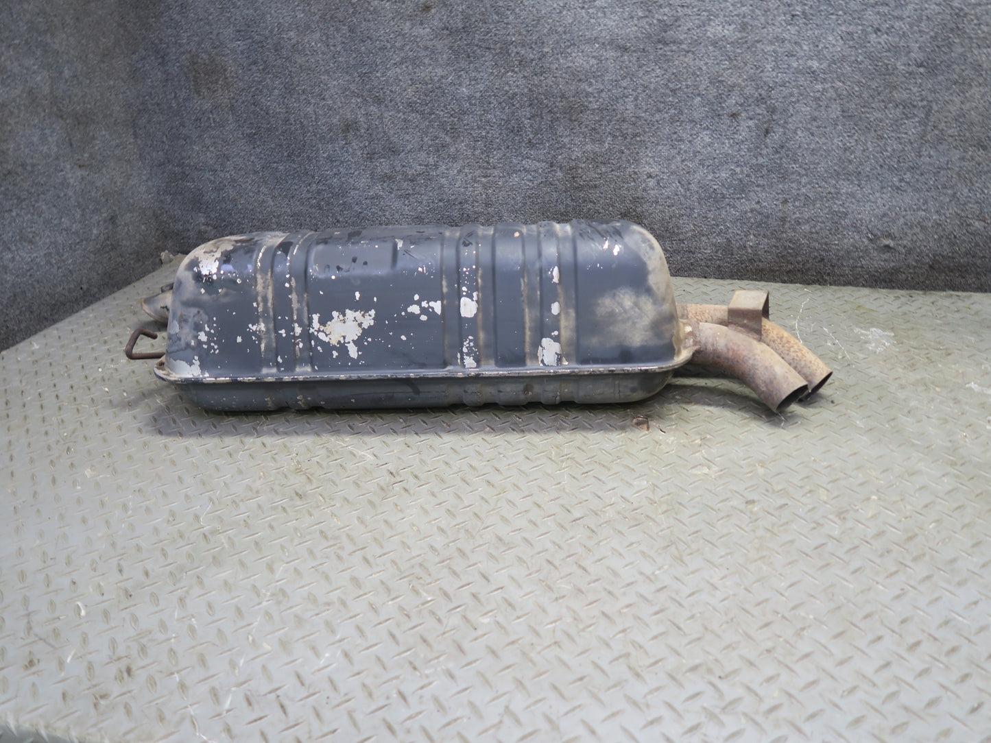 86-91 Mercedes W126 560SEL Sedan Rear Exhaust Muffler 1264913701 OEM