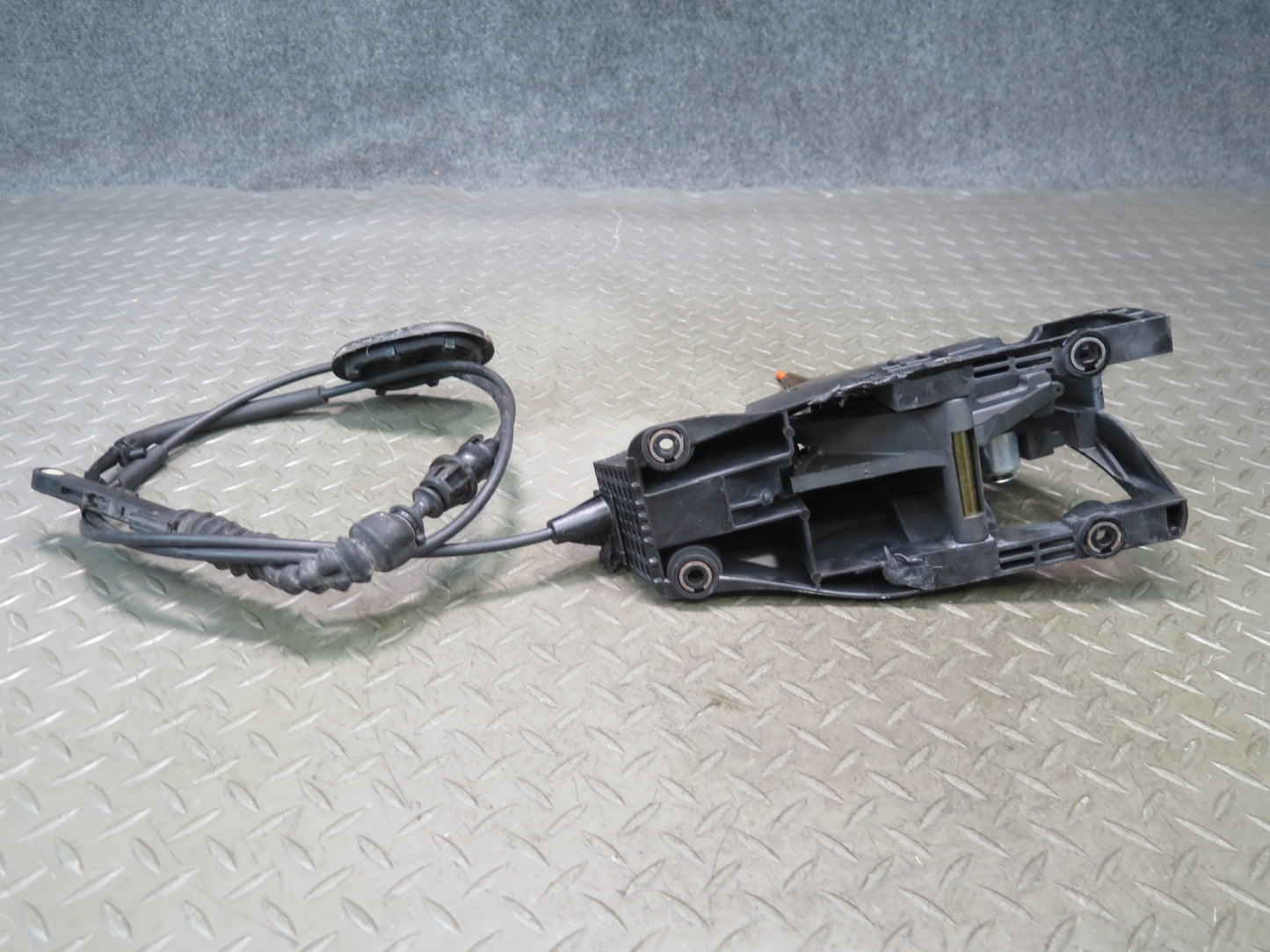 03-06 Chevrolet SSR A/T Automatic Transmission Gear Shifter w Cable OEM