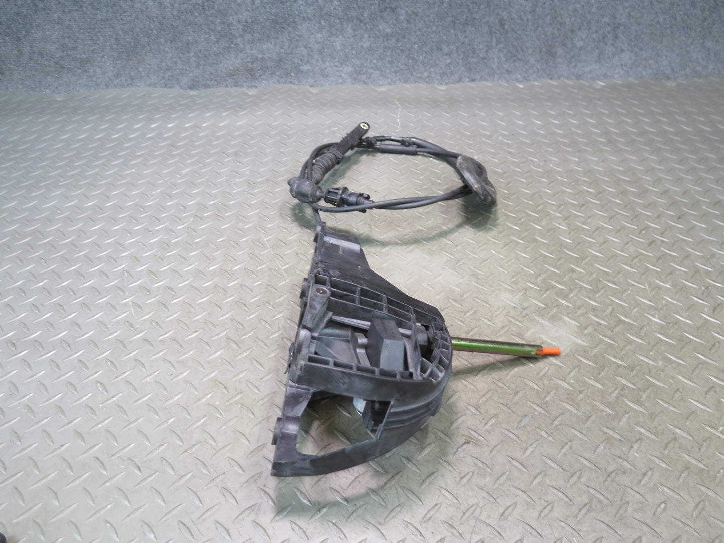 03-06 Chevrolet SSR A/T Automatic Transmission Gear Shifter w Cable OEM