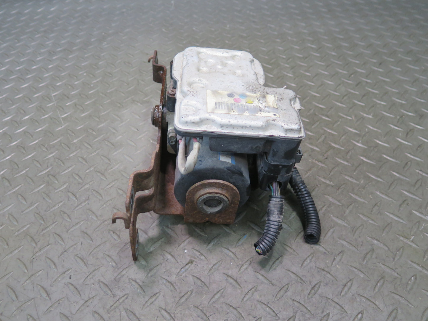 03-04 Chevrolet SSR A/T Anti Lock ABS Brake Pump Module w Bracket 13451136 OEM