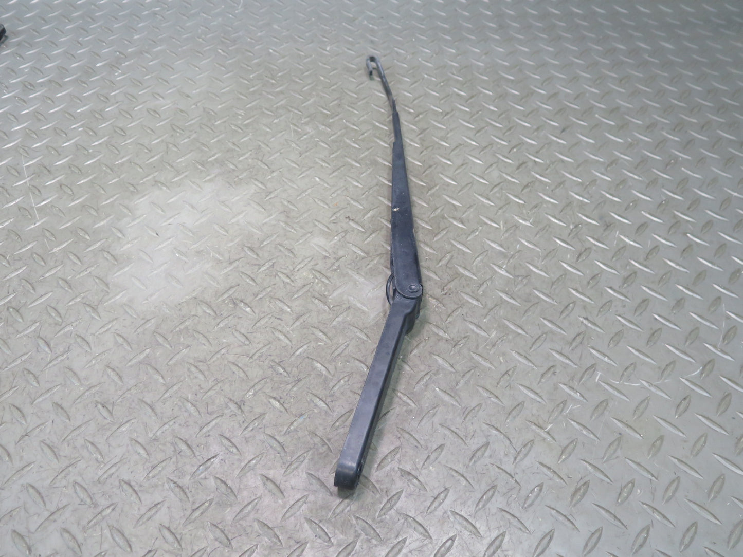 03-06 Chevrolet SSR Set of 2 Front Left & Right Windshield Wiper Arm OEM