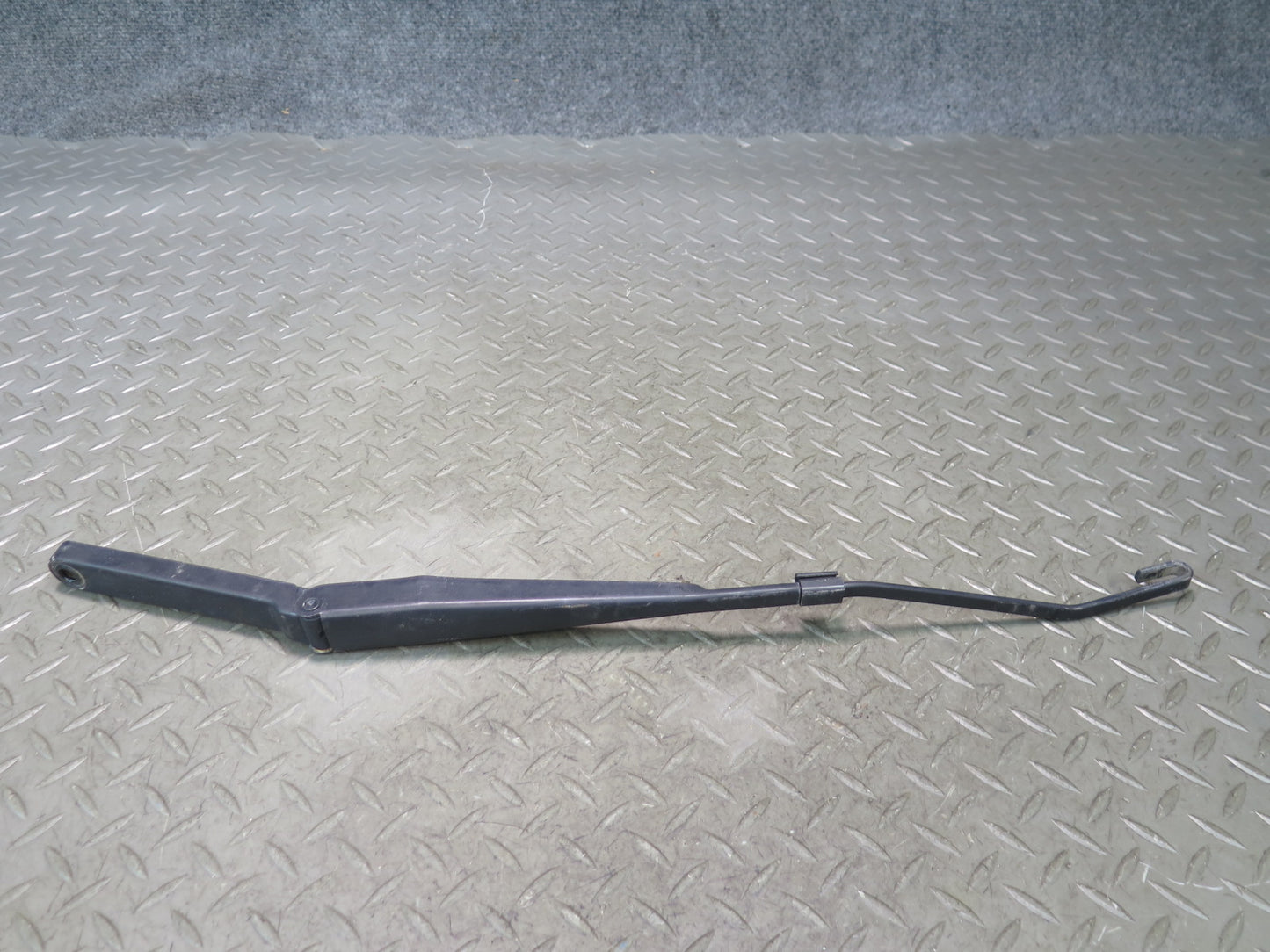 03-06 Chevrolet SSR Set of 2 Front Left & Right Windshield Wiper Arm OEM