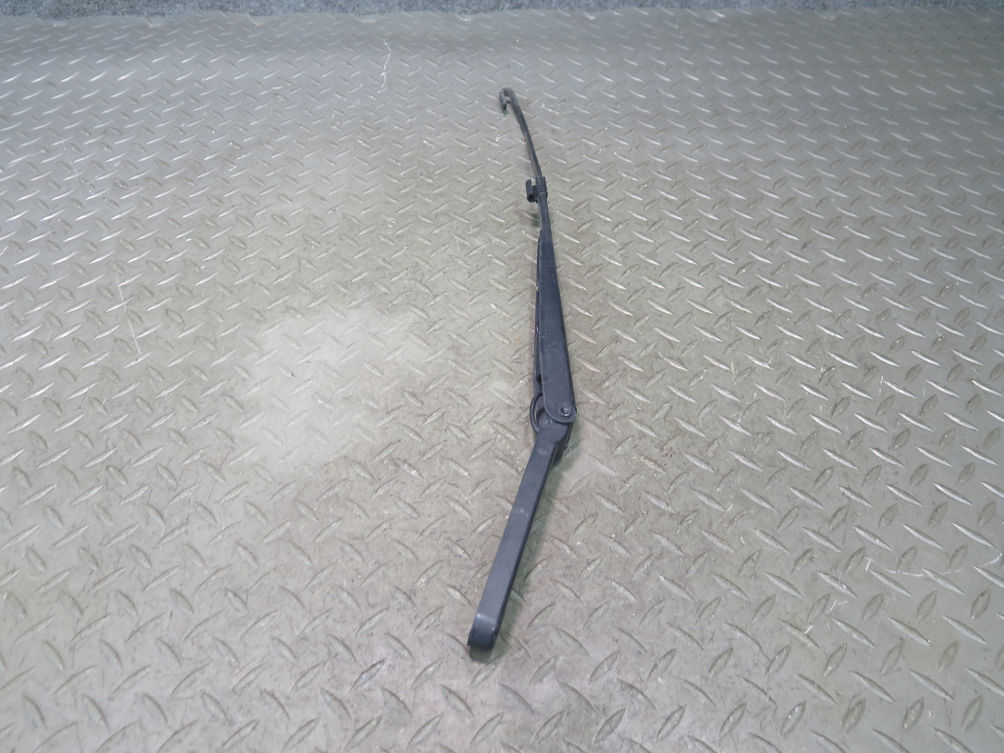 03-06 Chevrolet SSR Set of 2 Front Left & Right Windshield Wiper Arm OEM