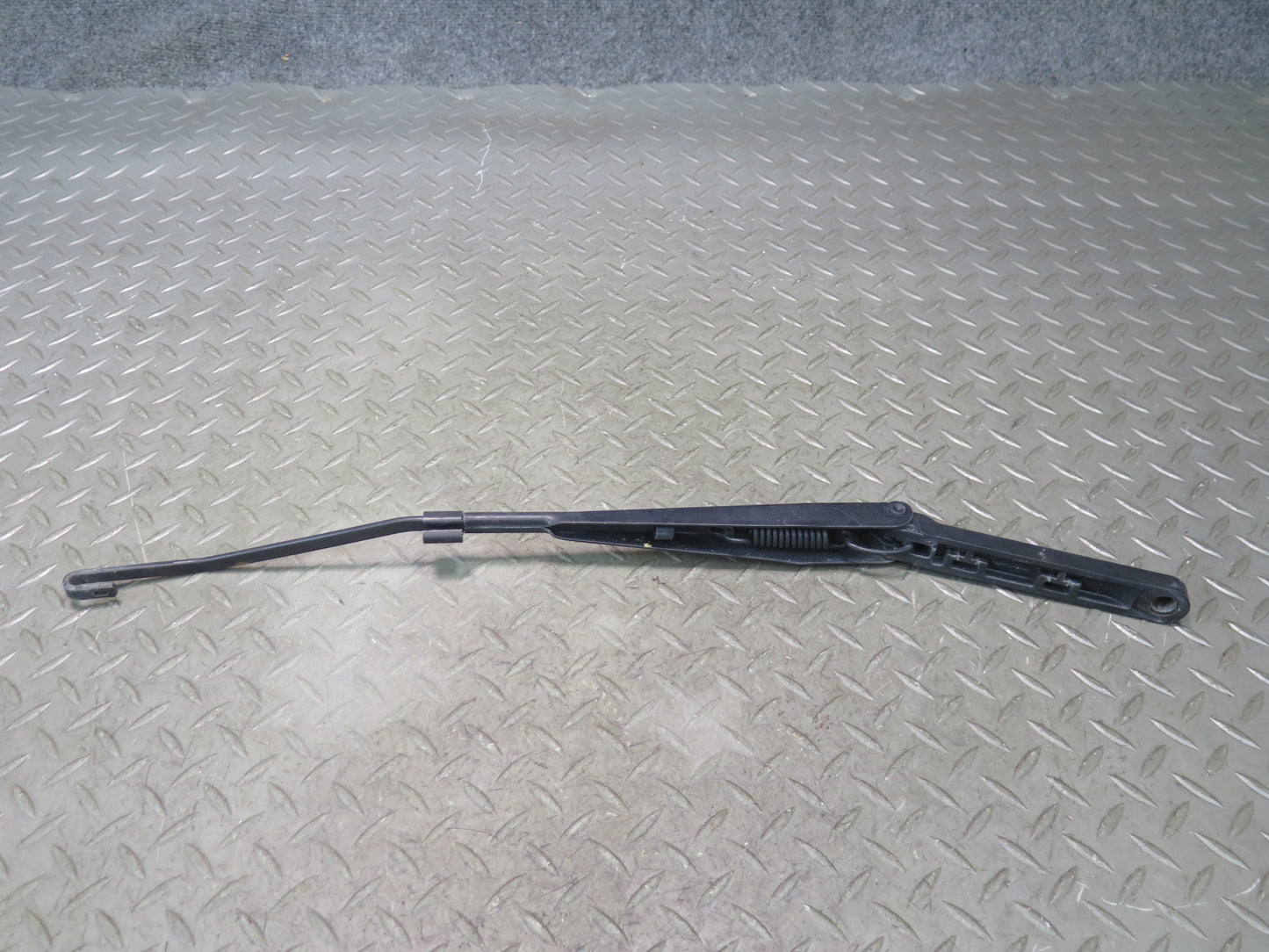 03-06 Chevrolet SSR Set of 2 Front Left & Right Windshield Wiper Arm OEM