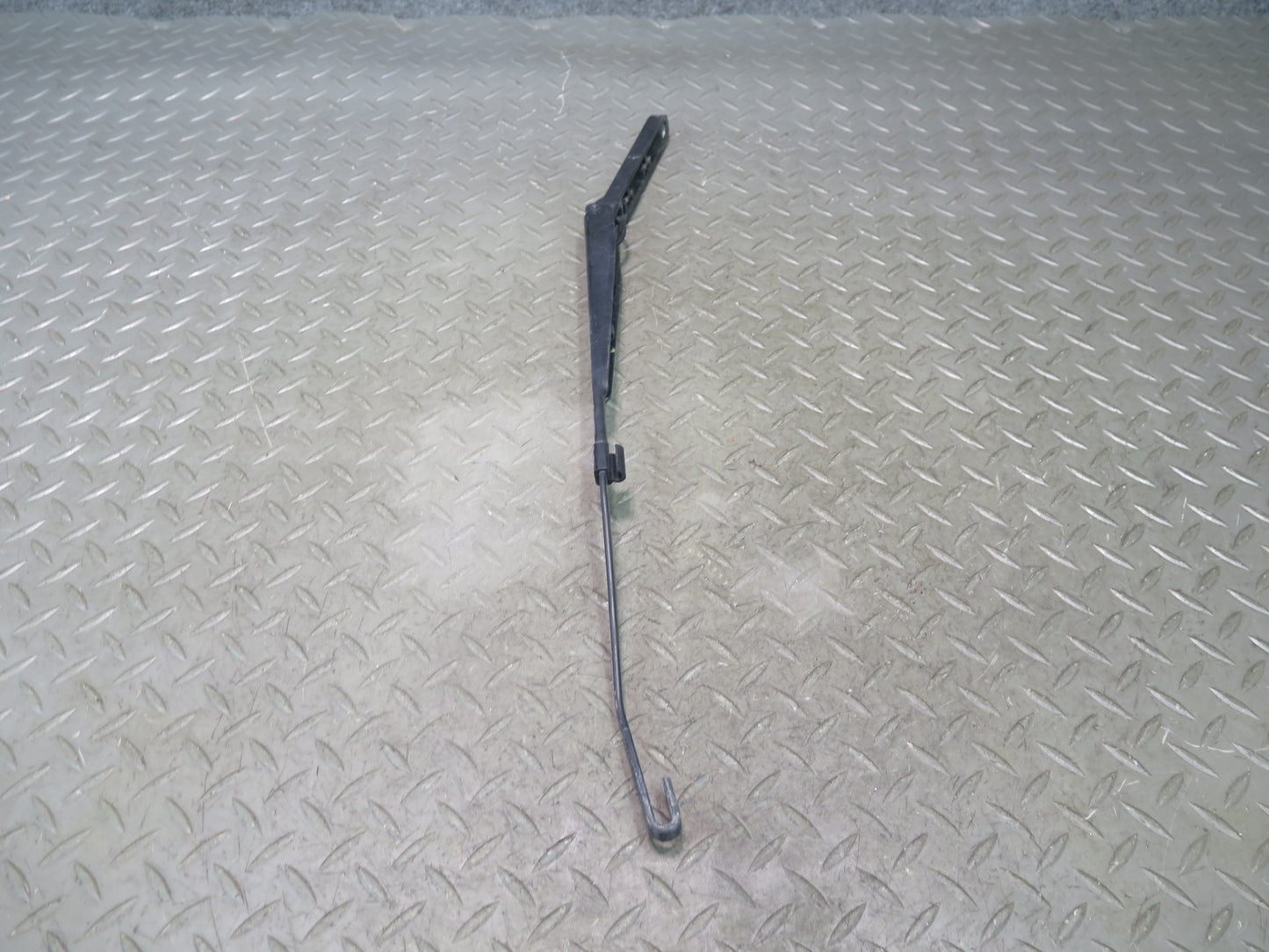 03-06 Chevrolet SSR Set of 2 Front Left & Right Windshield Wiper Arm OEM