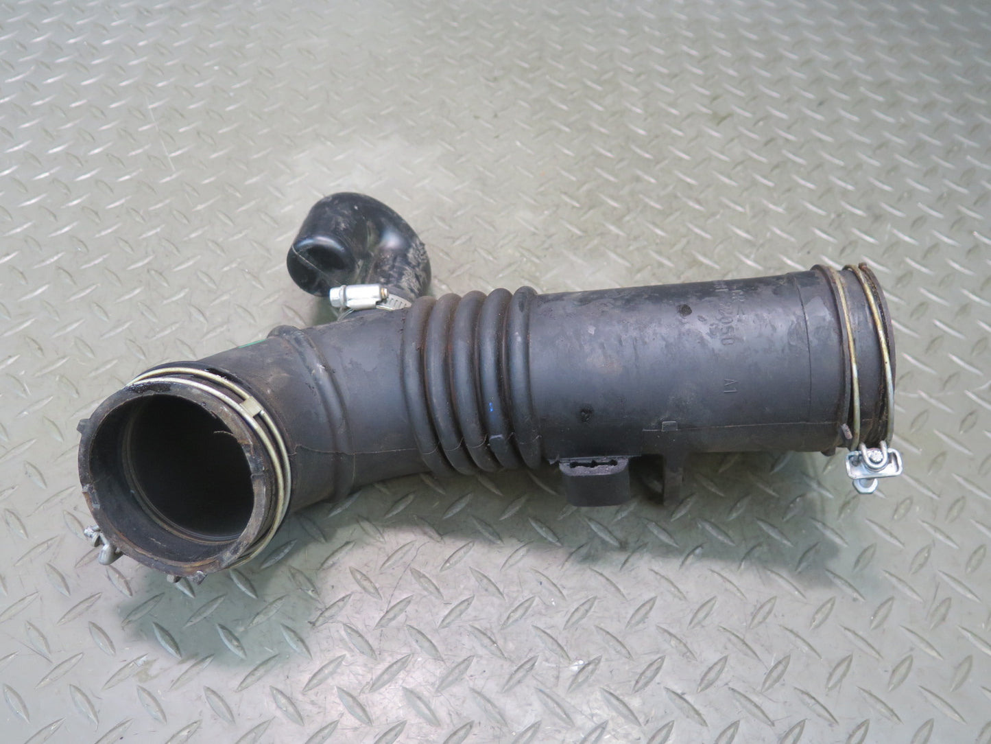 00-05 Toyota MR2 Spyder ZZW30L Air Intake Hose Duct Pipe Line 17881-22050 OEM