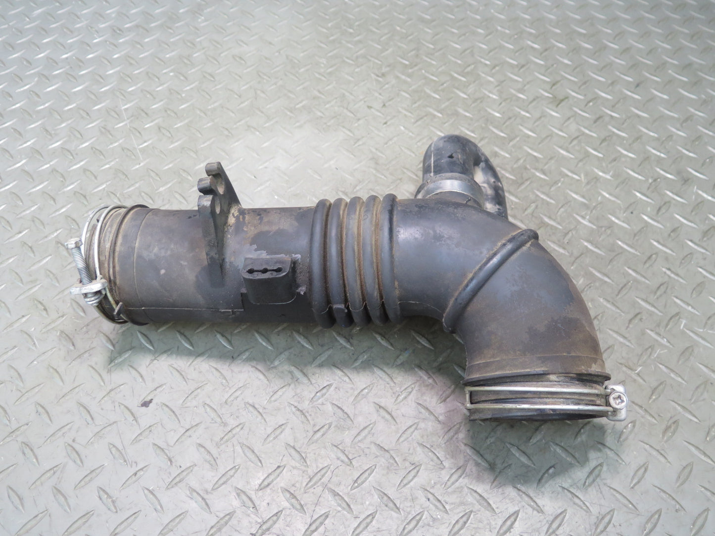 00-05 Toyota MR2 Spyder ZZW30L Air Intake Hose Duct Pipe Line 17881-22050 OEM