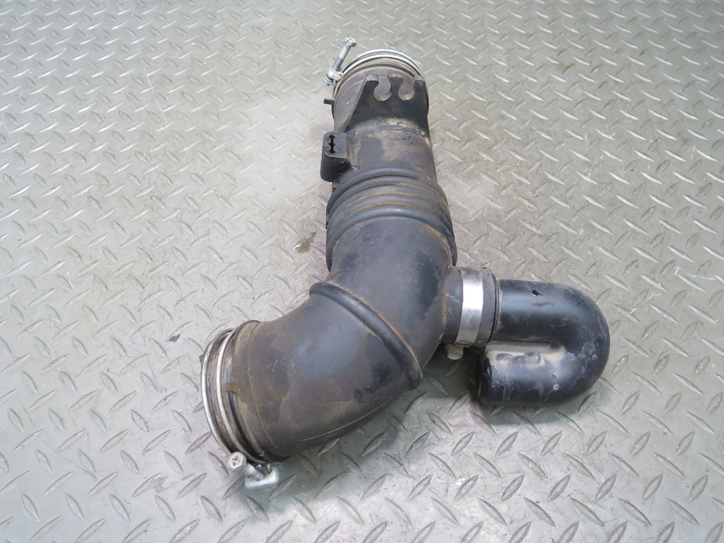 00-05 Toyota MR2 Spyder ZZW30L Air Intake Hose Duct Pipe Line 17881-22050 OEM