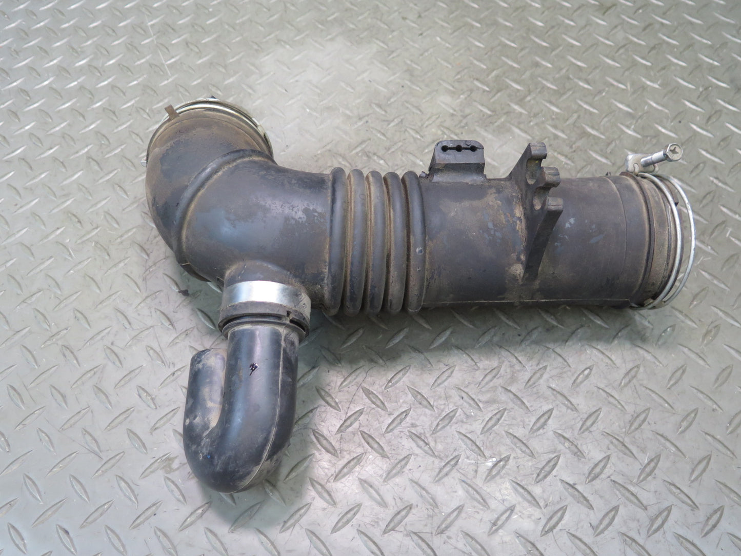 00-05 Toyota MR2 Spyder ZZW30L Air Intake Hose Duct Pipe Line 17881-22050 OEM
