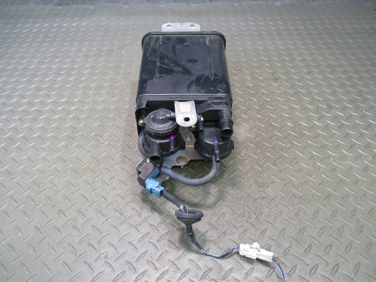 00-05 Toyota MR2 Spyder Fuel Evap Vapor Charcoal Canister 77740-17051 OEM