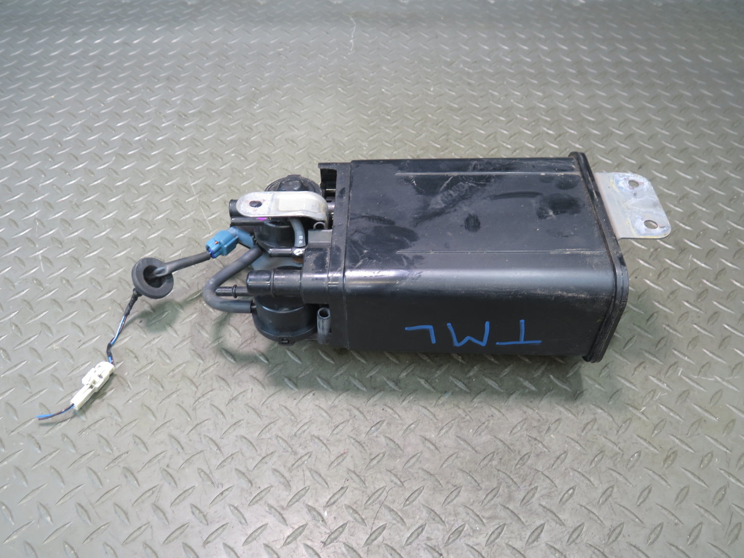 00-05 Toyota MR2 Spyder Fuel Evap Vapor Charcoal Canister 77740-17051 OEM