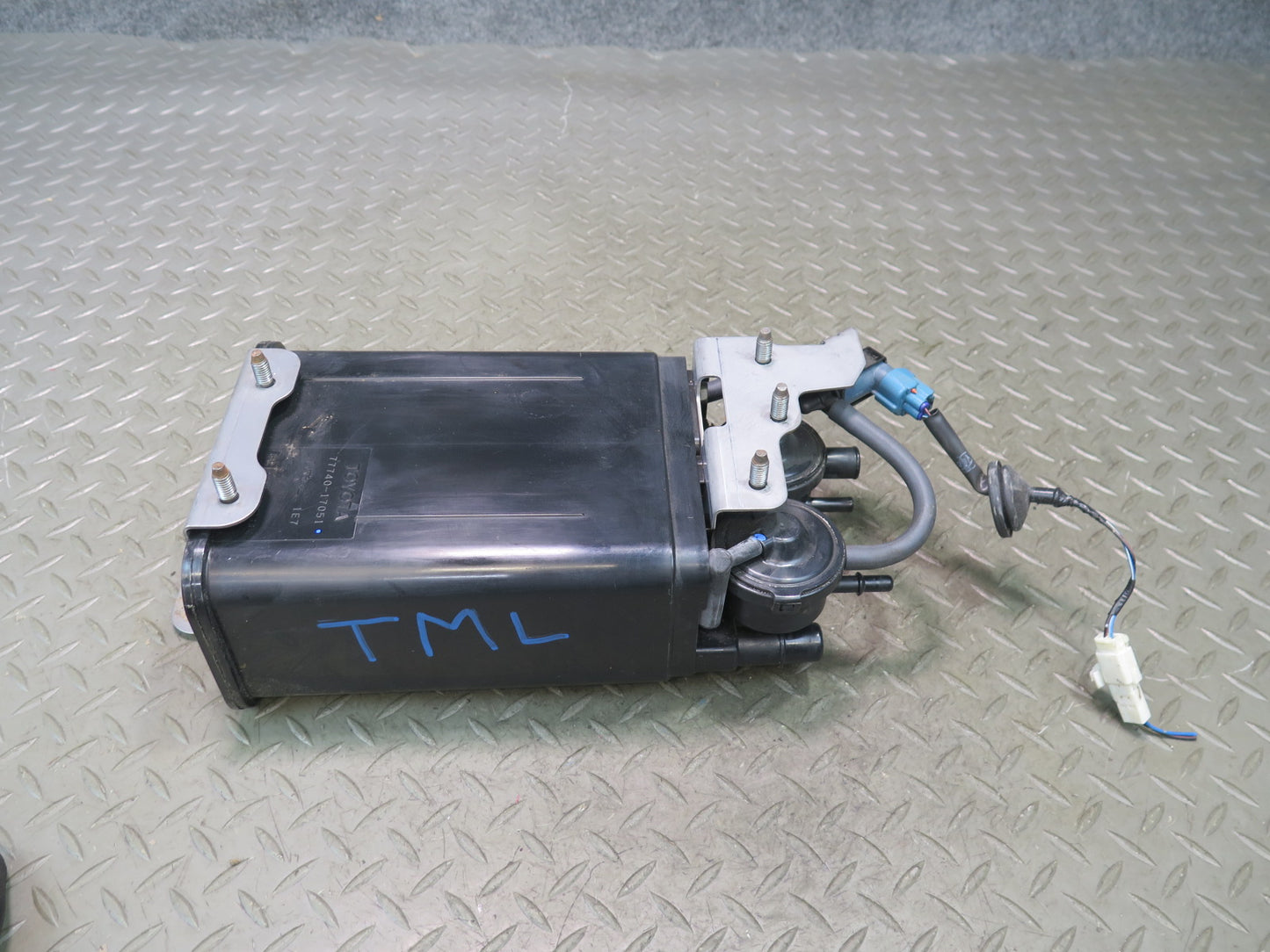 00-05 Toyota MR2 Spyder Fuel Evap Vapor Charcoal Canister 77740-17051 OEM