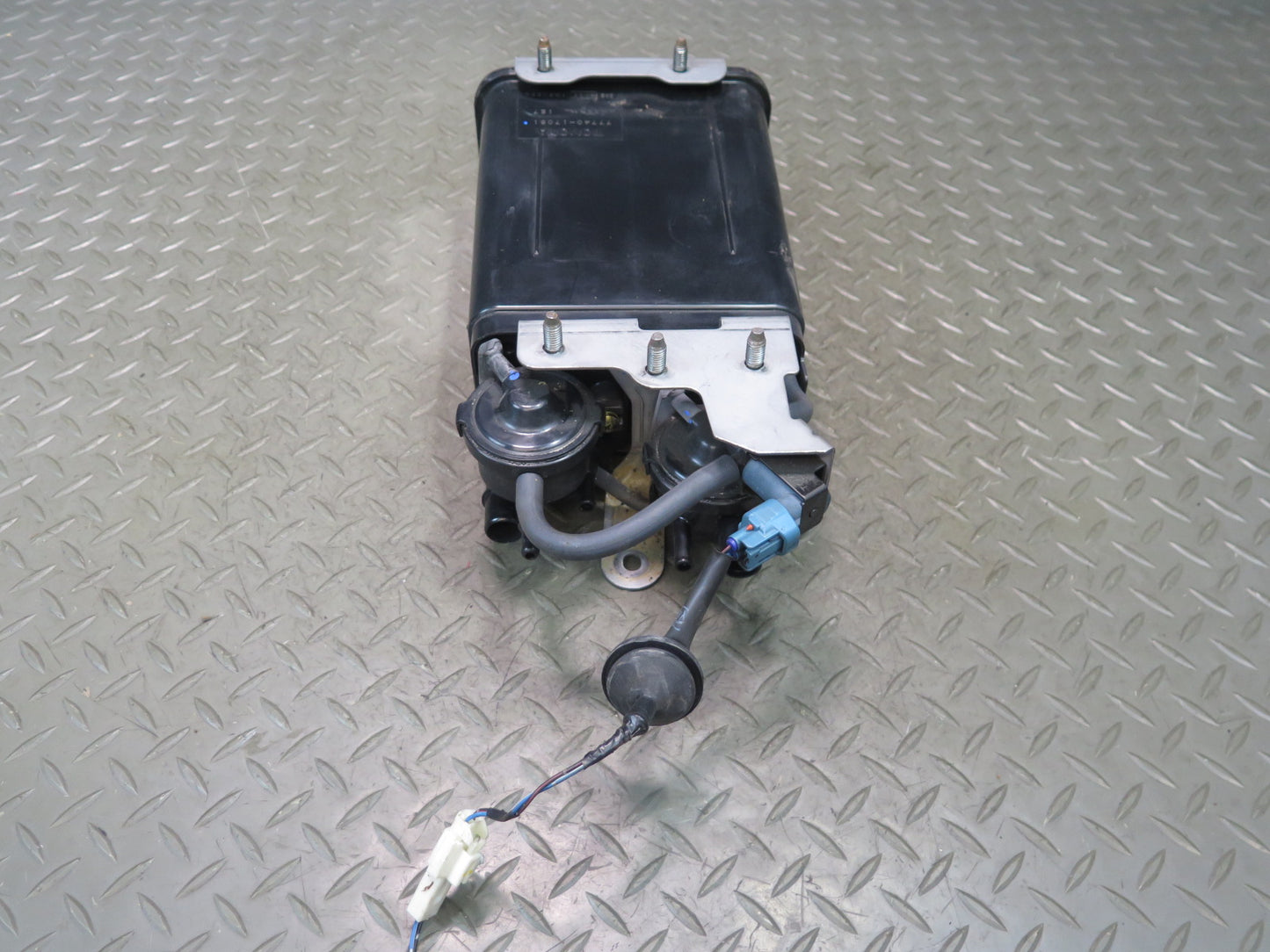 00-05 Toyota MR2 Spyder Fuel Evap Vapor Charcoal Canister 77740-17051 OEM
