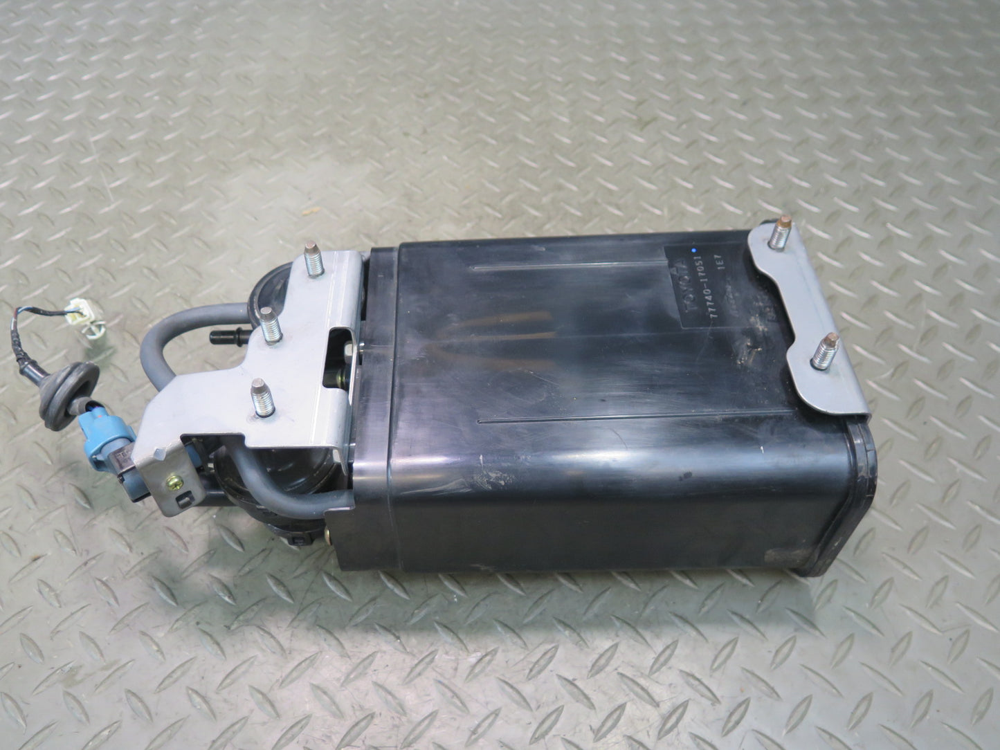 00-05 Toyota MR2 Spyder Fuel Evap Vapor Charcoal Canister 77740-17051 OEM