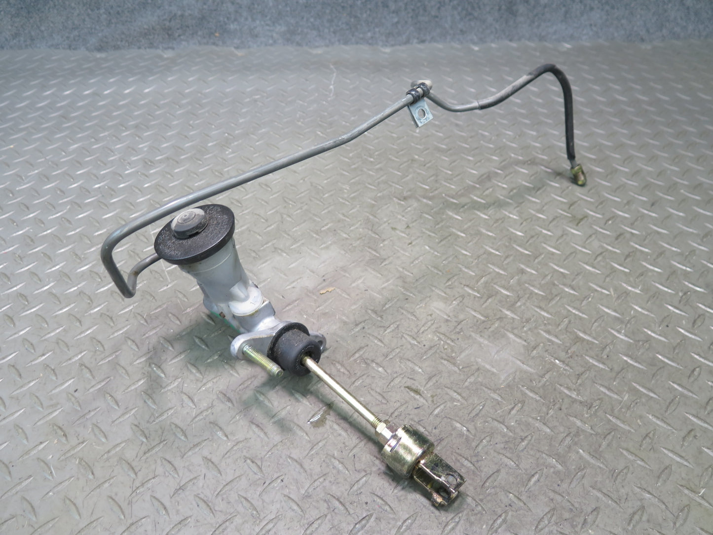 00-05 Toyota MR2 Spyder ZZW30L Clutch Master Cylinder OEM