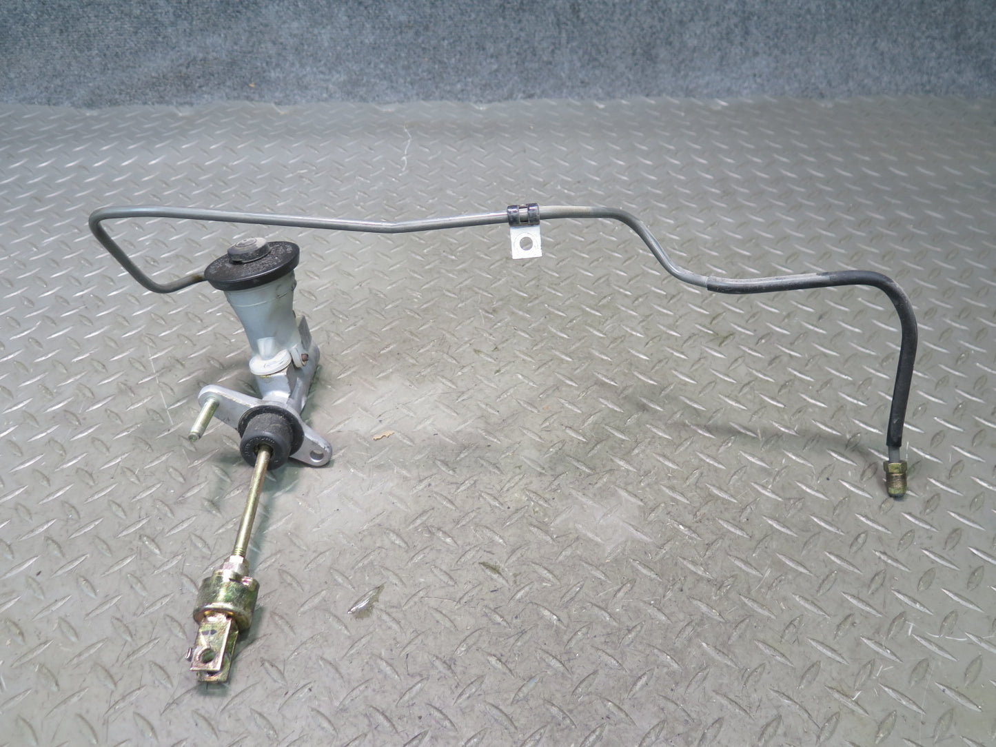 00-05 Toyota MR2 Spyder ZZW30L Clutch Master Cylinder OEM