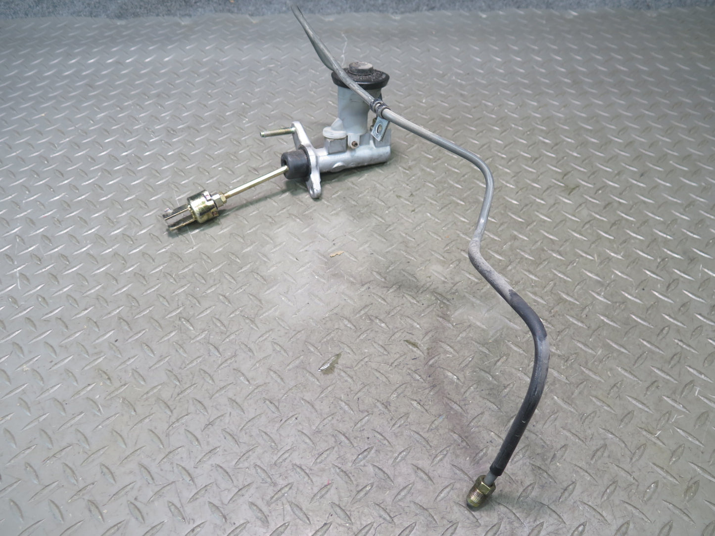 00-05 Toyota MR2 Spyder ZZW30L Clutch Master Cylinder OEM