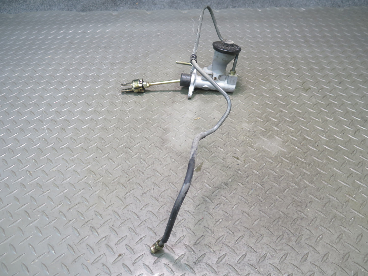 00-05 Toyota MR2 Spyder ZZW30L Clutch Master Cylinder OEM