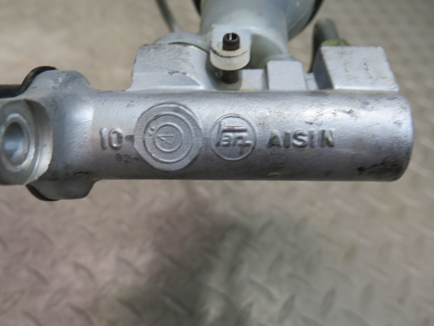 00-05 Toyota MR2 Spyder ZZW30L Clutch Master Cylinder OEM