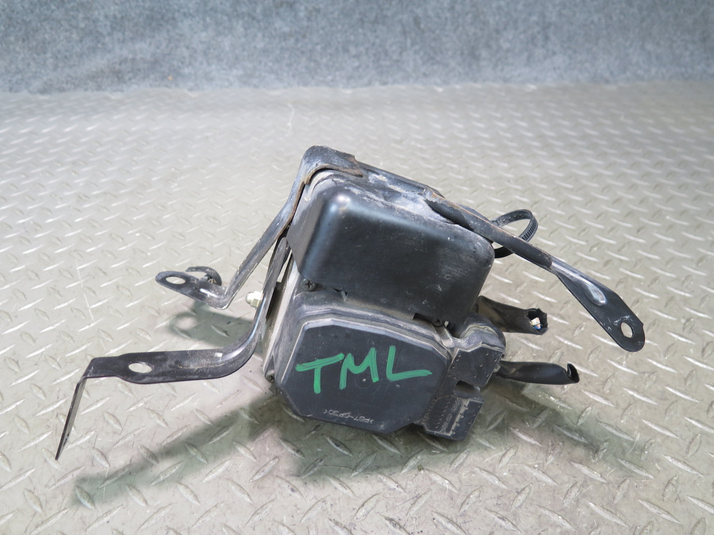 00-02 Toyota MR2 Spyder ZZW30L Anti Lock Brake ABS Pump Module 44510-17080