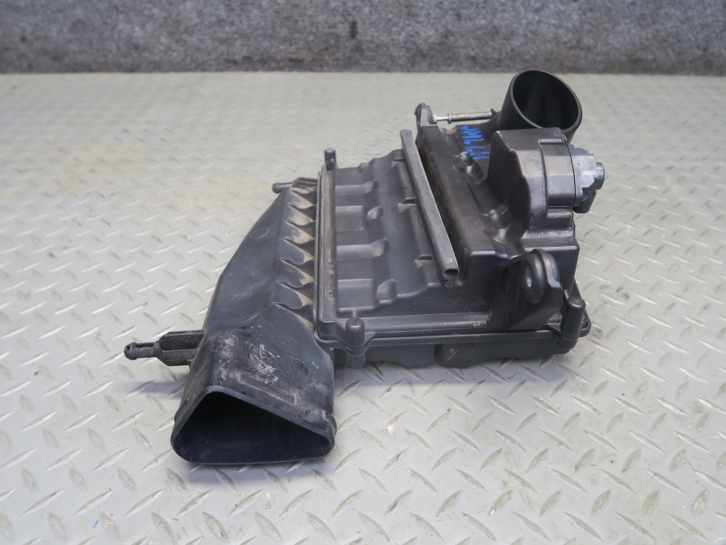 10-11  Mercedes W164 ML350 Diesel Air Intake Filter Box w Air Duct Set of 3 OEM