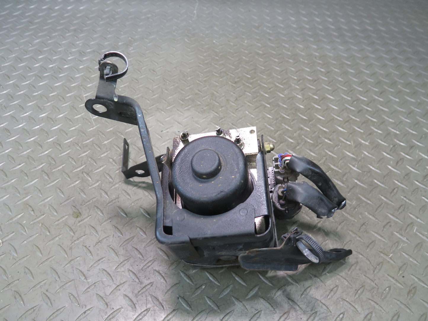 00-02 Toyota MR2 Spyder ZZW30L Anti Lock Brake ABS Pump Module 44510-17080