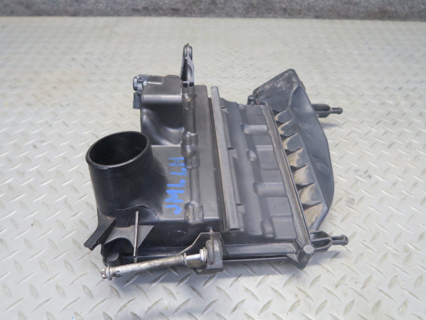 10-11  Mercedes W164 ML350 Diesel Air Intake Filter Box w Air Duct Set of 3 OEM