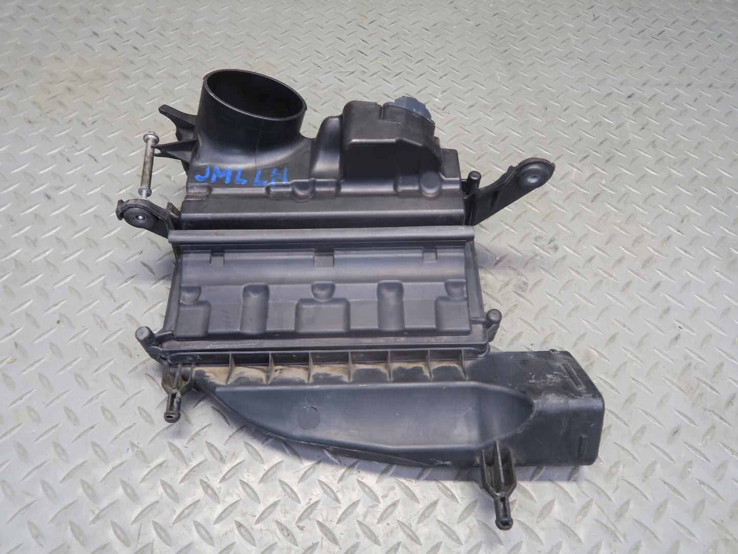10-11  Mercedes W164 ML350 Diesel Air Intake Filter Box w Air Duct Set of 3 OEM