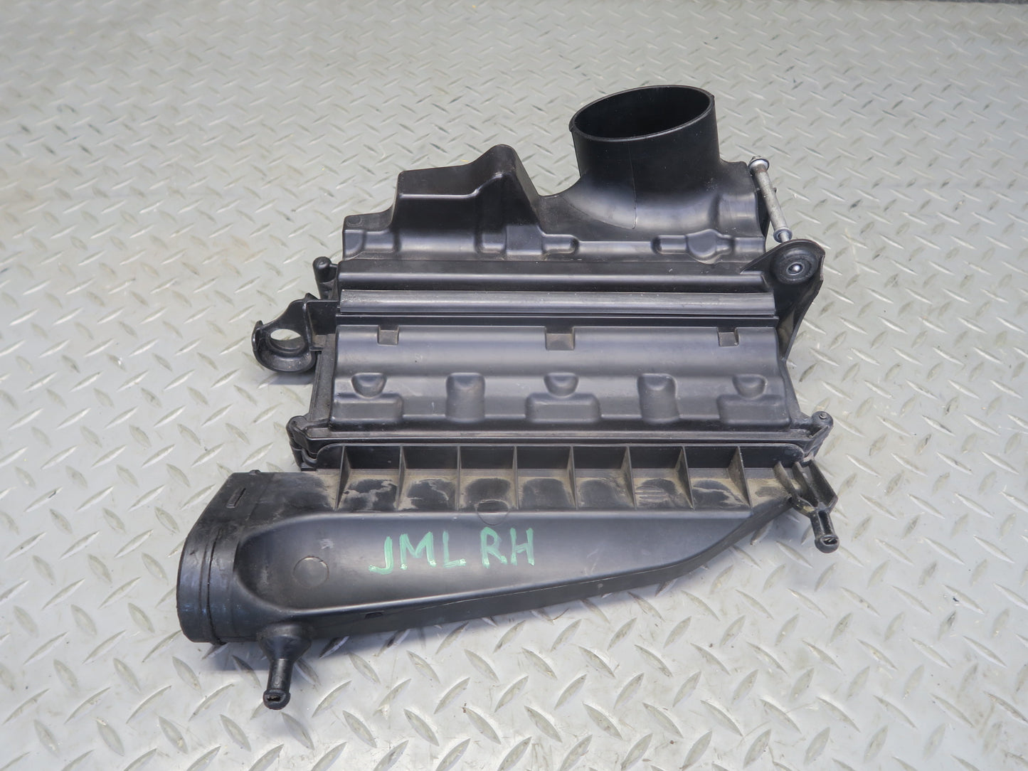 10-11  Mercedes W164 ML350 Diesel Air Intake Filter Box w Air Duct Set of 3 OEM