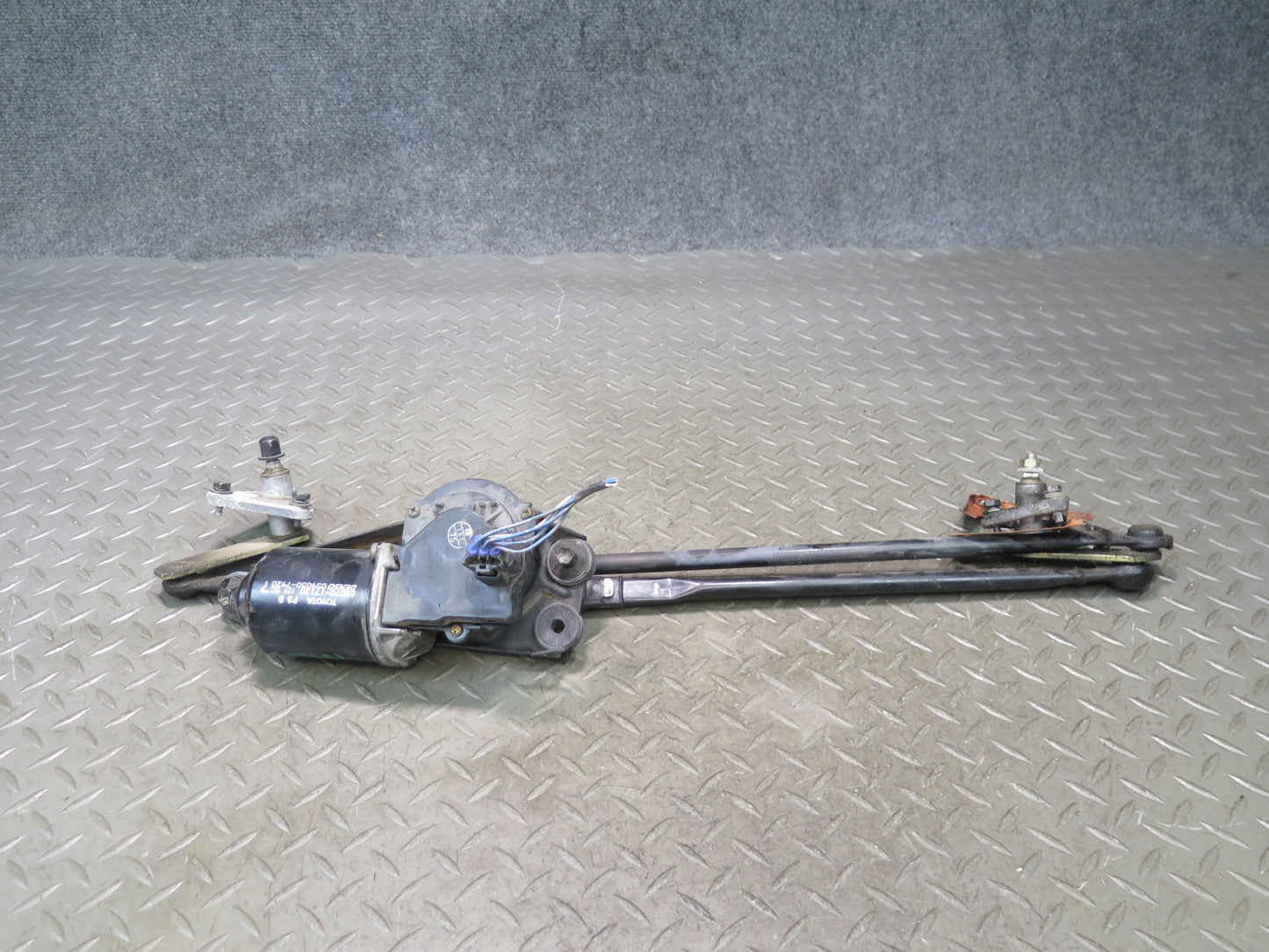 00-05 Toyota MR2 Spyder ZZW30L Windshield Wiper Transmission Linkage w Motor OEM