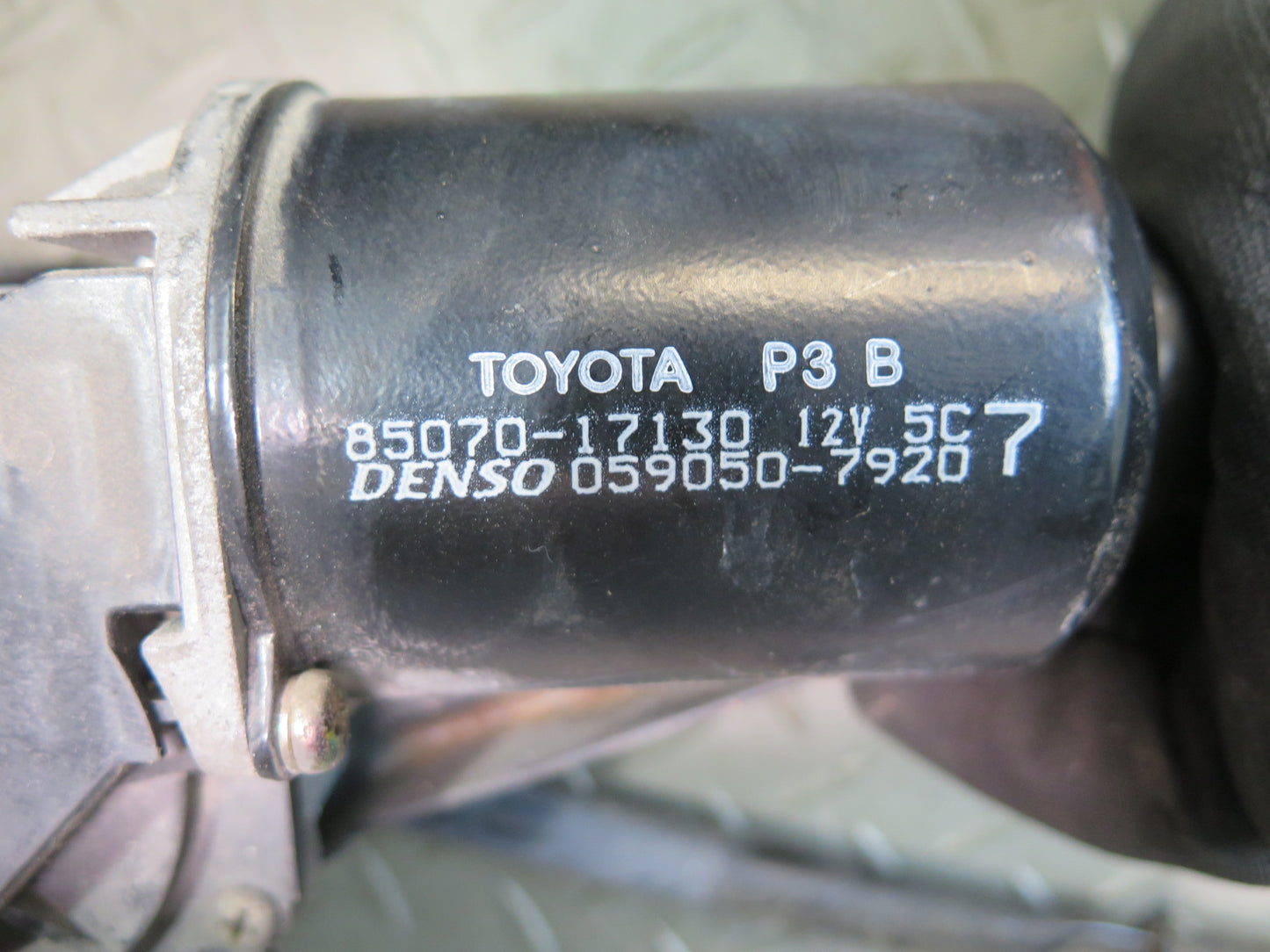 00-05 Toyota MR2 Spyder ZZW30L Windshield Wiper Transmission Linkage w Motor OEM