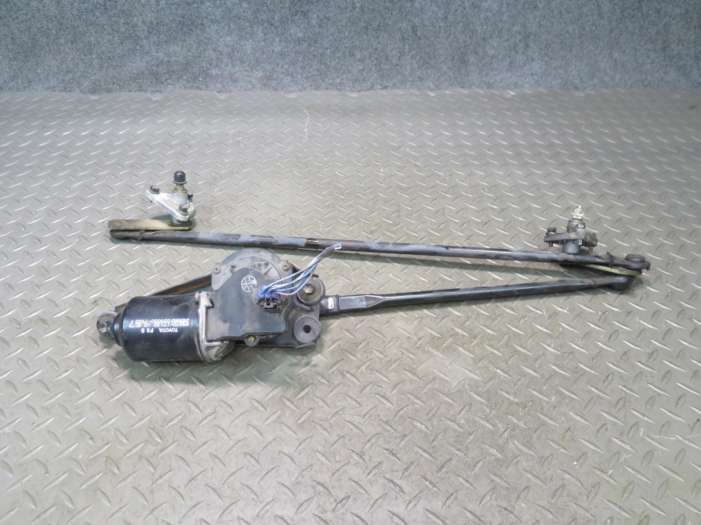 00-05 Toyota MR2 Spyder ZZW30L Windshield Wiper Transmission Linkage w Motor OEM