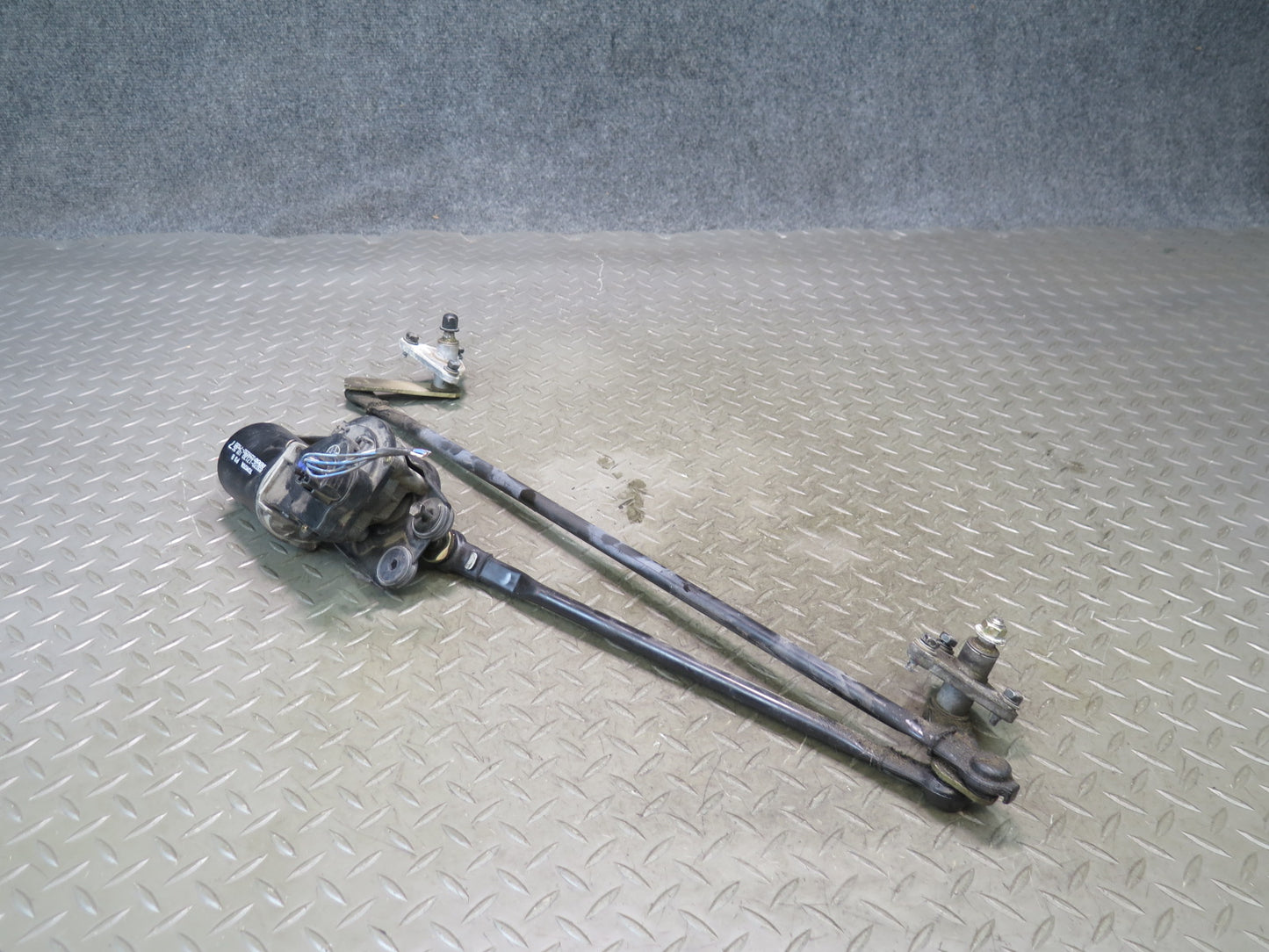 00-05 Toyota MR2 Spyder ZZW30L Windshield Wiper Transmission Linkage w Motor OEM