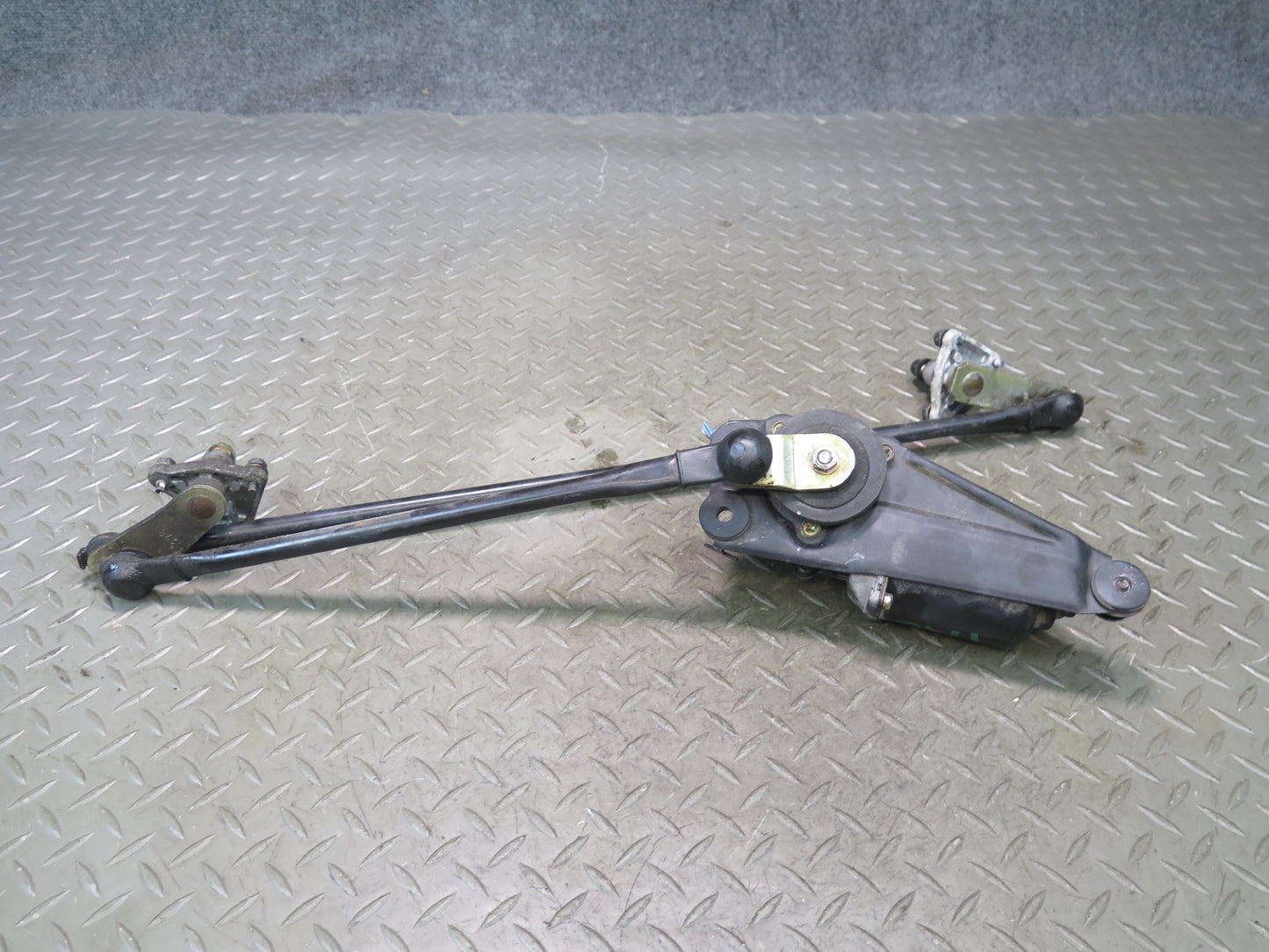 00-05 Toyota MR2 Spyder ZZW30L Windshield Wiper Transmission Linkage w Motor OEM